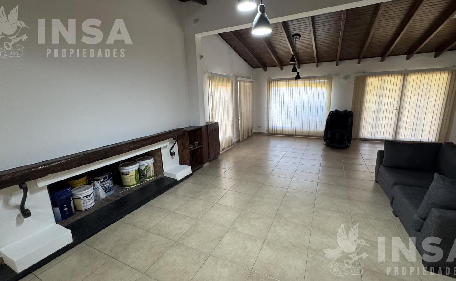 Foto de CASA EN SAN MARTIN CON 4 DORMITORIOS, COCHERA,QUINCHO Y PILETA, imagen 2