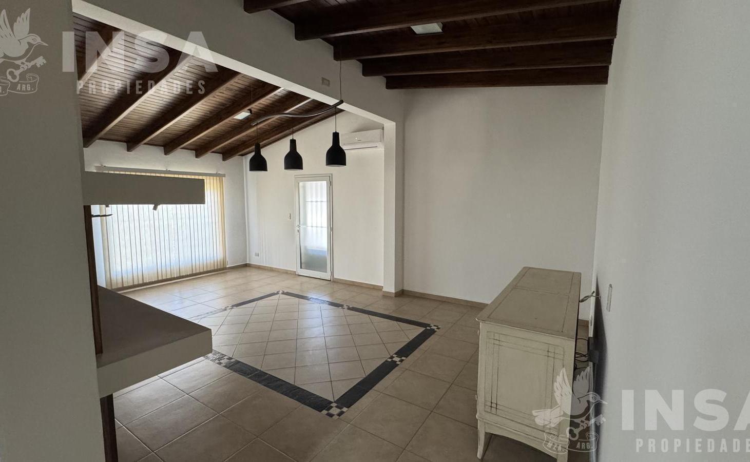 Foto de CASA EN SAN MARTIN CON 4 DORMITORIOS, COCHERA,QUINCHO Y PILETA, imagen 5