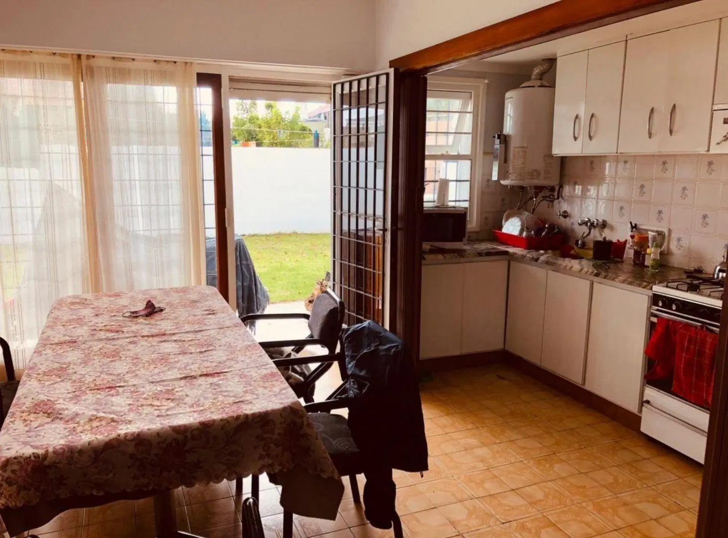 Alquiler Casa con jardín y cochera 3
