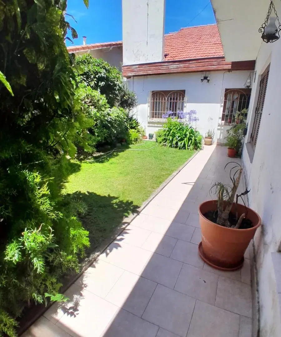 vende en block casa más departamento Chauvin Mar del Plata 4