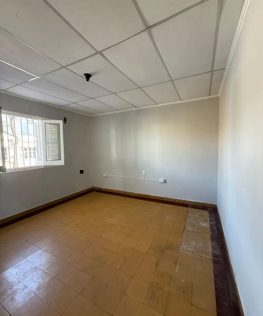 Casa de 310 m² con 2 dormitorios en venta en Central Córdoba 4