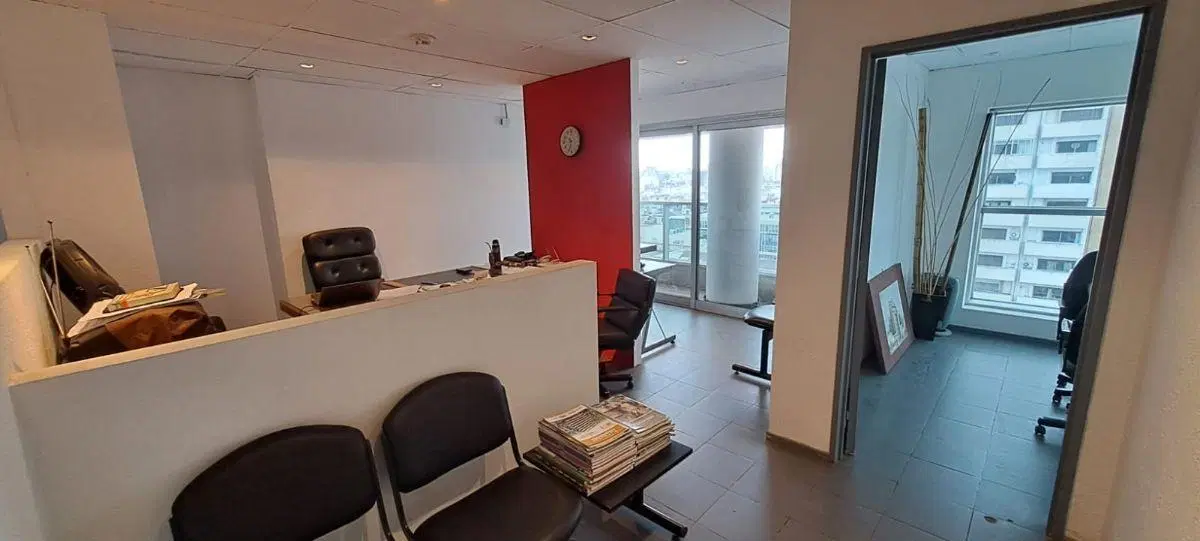 Oficina Comercial de 75 m² en alquiler en Centro 4
