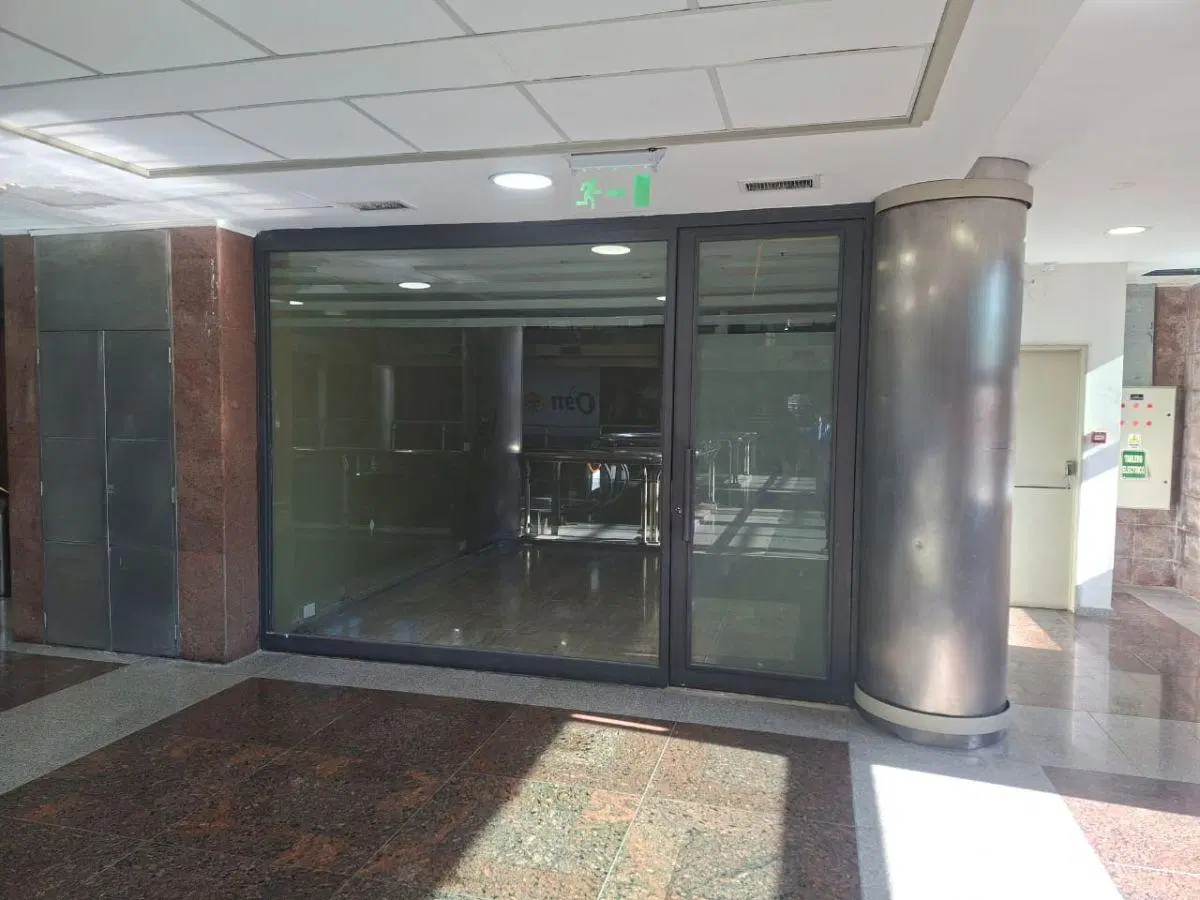 Local Comercial N ° 201 ubicado en calle Corrientes 161, del Complejo Garden Factory. Córdoba. 3