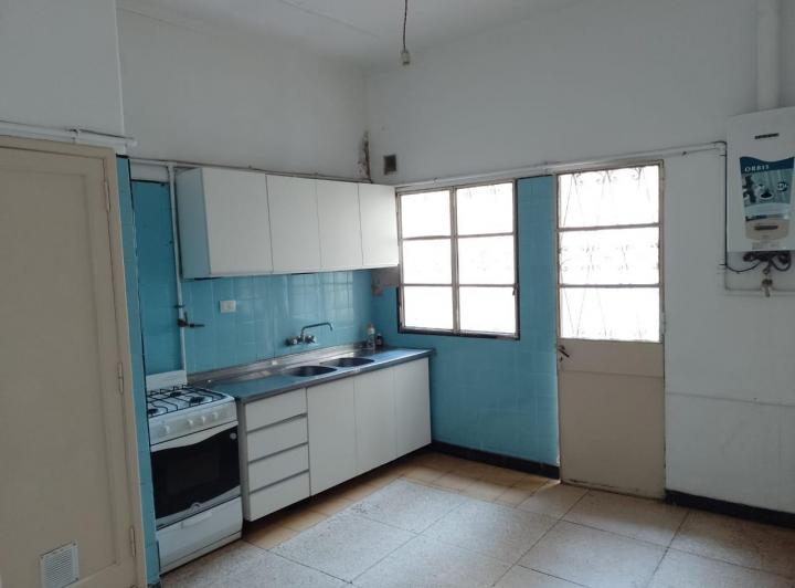 Alquilo planta baja amplia (apto comercial o familiar) en barrio General Paz 4