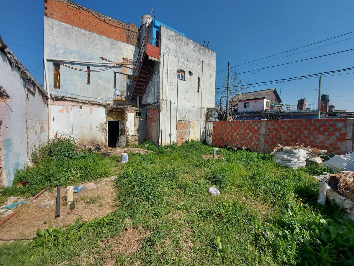 local mas lote Muñoz 3800 y Joaquin v gonzalez jcp