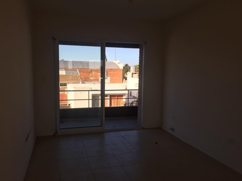 Foto de RETASADO - BELLO DEPARTAMENTO EN RAMALLO - AV MITRE Y EVA PERON, imagen 3