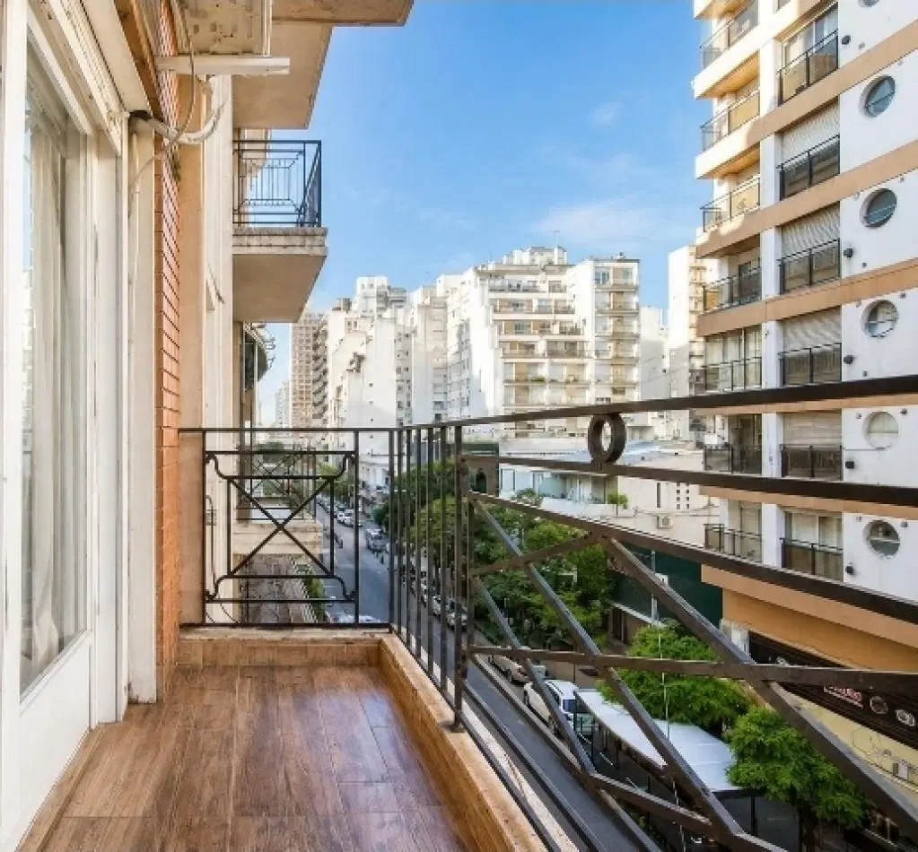 Departamento de 3 ambientes con dependencia y balcon a la calle 1