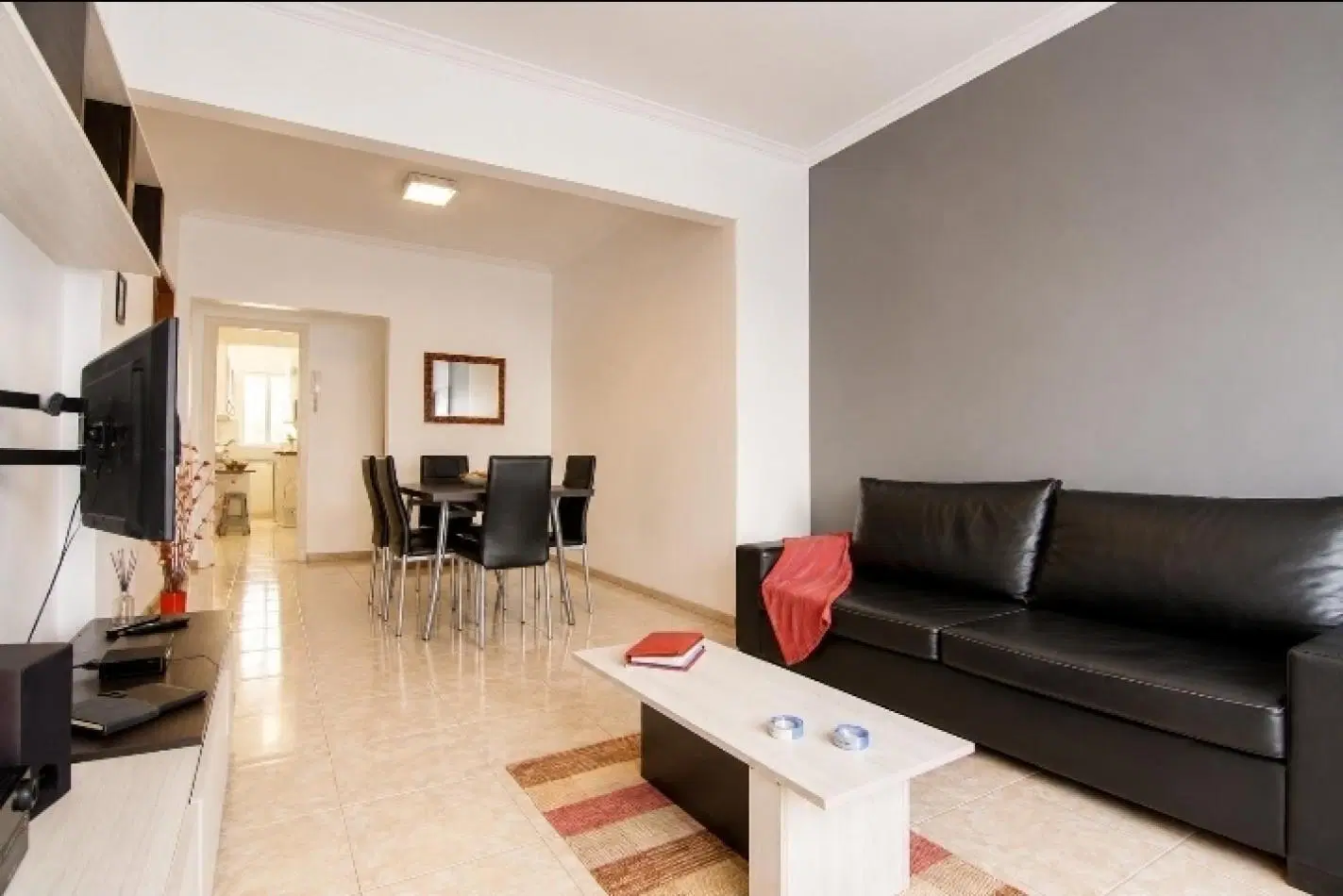 Departamento de 3 ambientes con dependencia y balcon a la calle 4