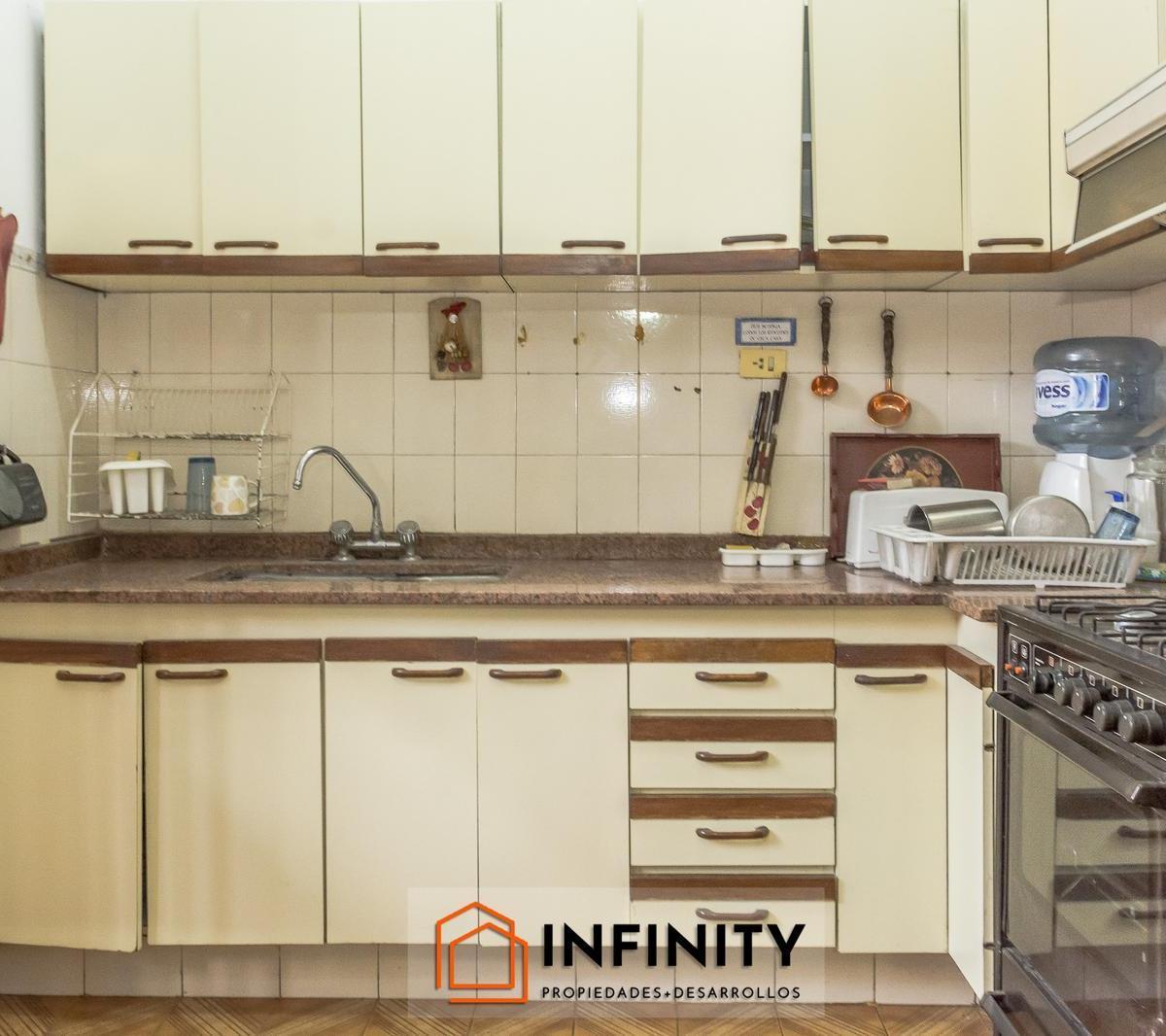 Venta - PH Sobre Calle Sarmiento (En Planta Alta). 3