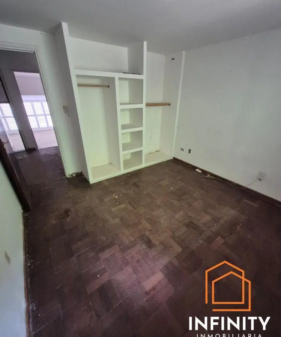 SE VENDE CASA EN ZONA MONUMENTO A GUEMES 8