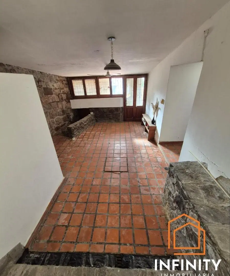 SE VENDE CASA EN ZONA MONUMENTO A GUEMES 2