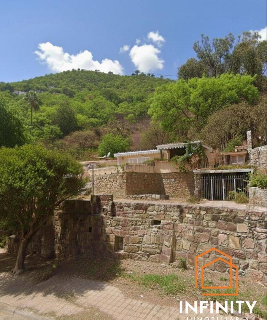 SE VENDE CASA EN ZONA MONUMENTO A GUEMES