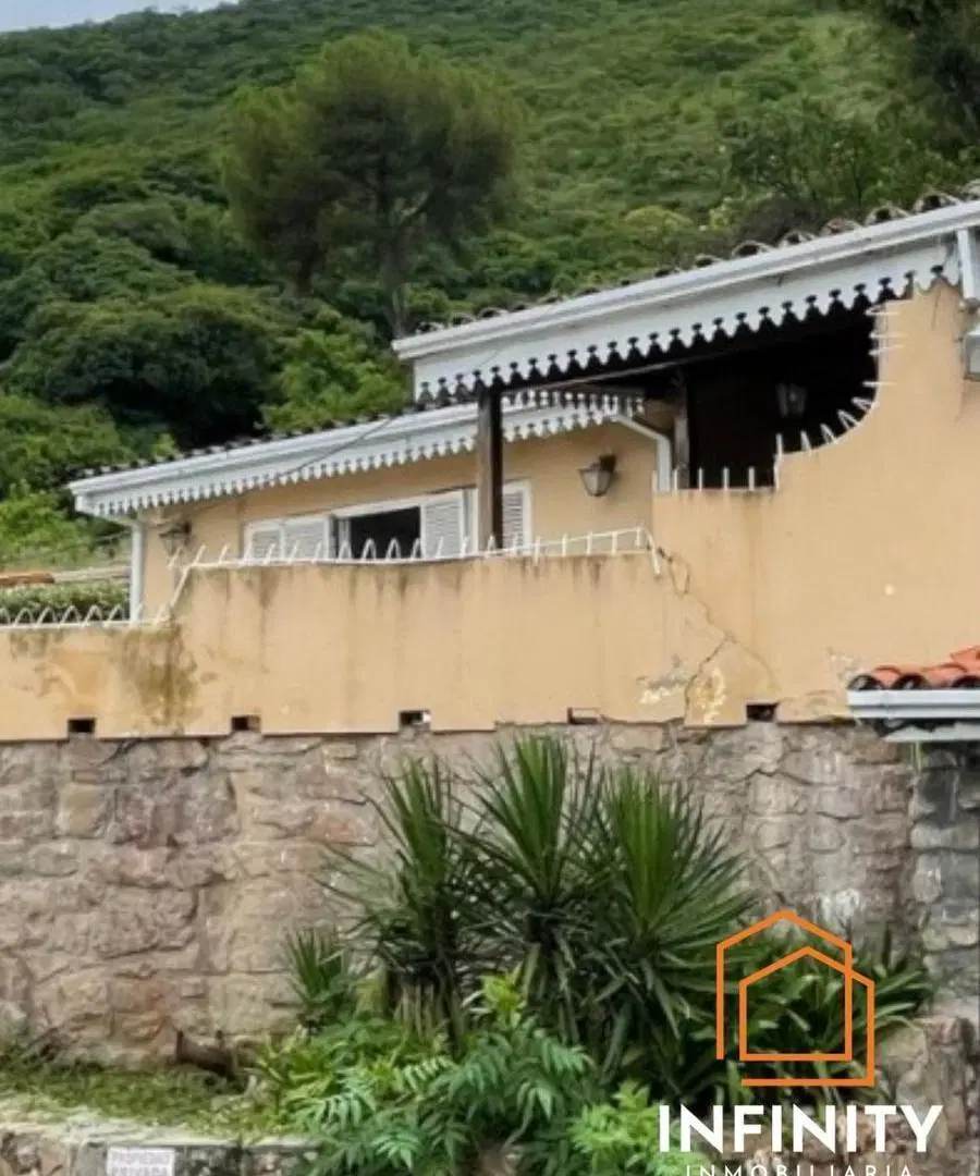 SE VENDE CASA EN ZONA MONUMENTO A GUEMES 4
