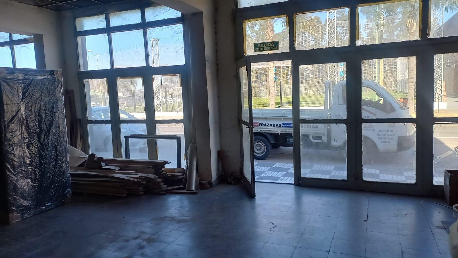 Foto de VENTA DE GRAN LOCAL - EXCELENTE UBICACIÓN, zona de alto tránsito!!!, imagen 3