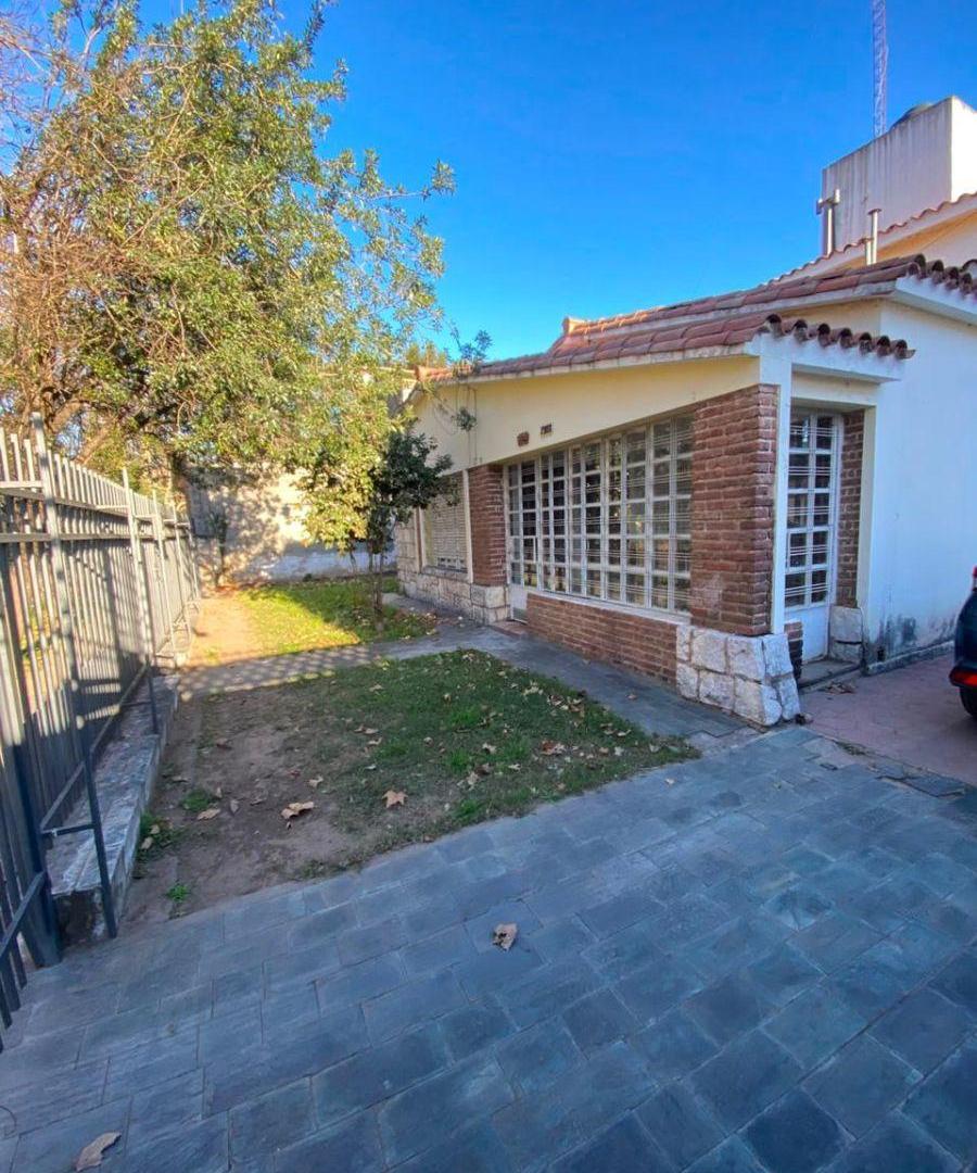 Foto de VENTA CASA - 4 DORM- GRAN PATIO - AMBIENTES AMPLIOS Y LUMINOSOS!!!!, imagen 1
