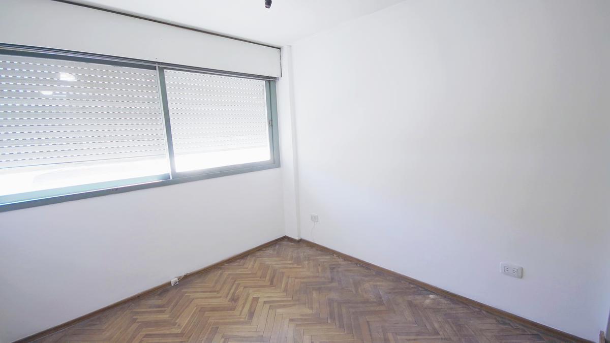 Foto de venta dos dormitorios españa y mendoza contrafrente con cochera, imagen 3