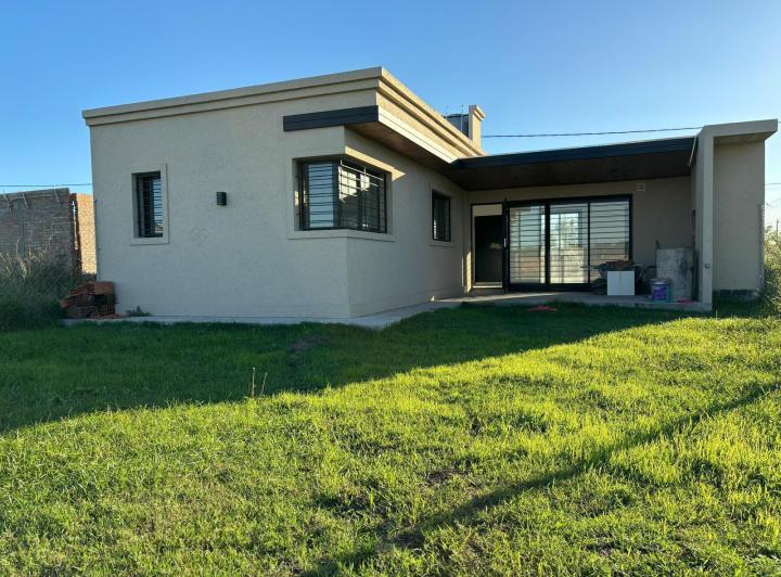 Casa en alquiler lomas de alicia baigorria a estrenar dos dormitorios 1