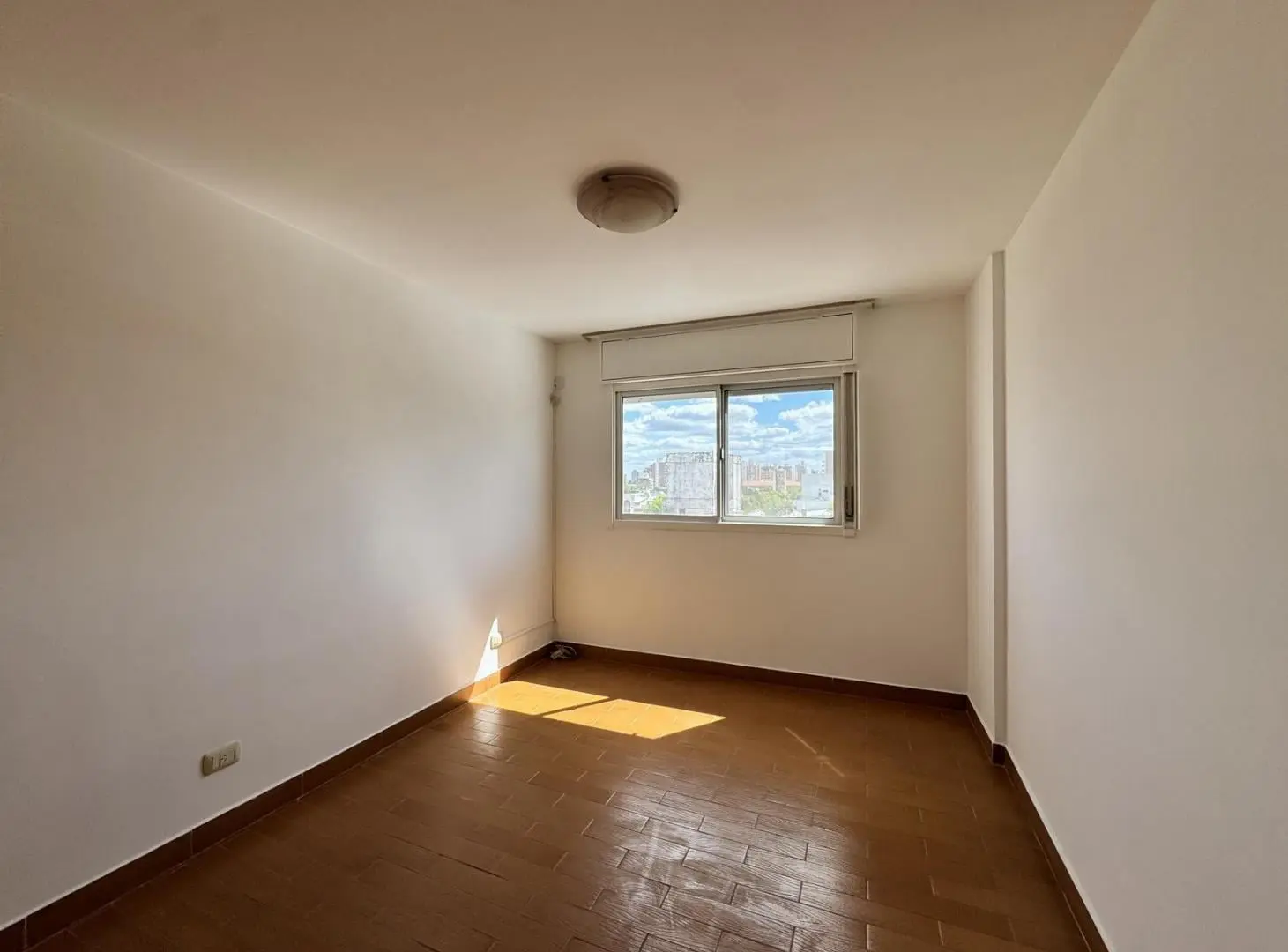 alquiler depto dos dormitorios san martin 2284 abasto frente con balcon 2