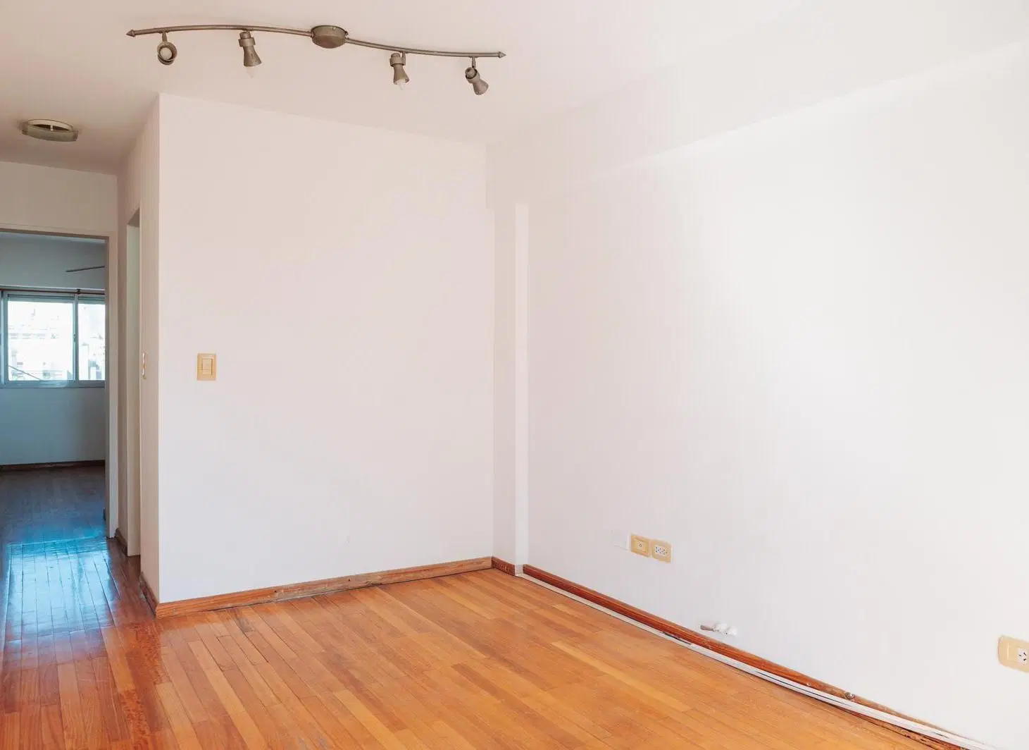 alquiler departamento dos dormitorios al frente con balcon ultimo piso pichincha 4