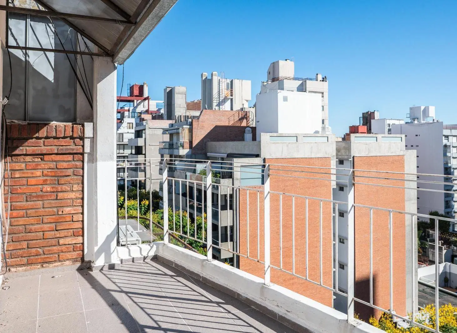 alquiler departamento dos dormitorios al frente con balcon ultimo piso pichincha 5