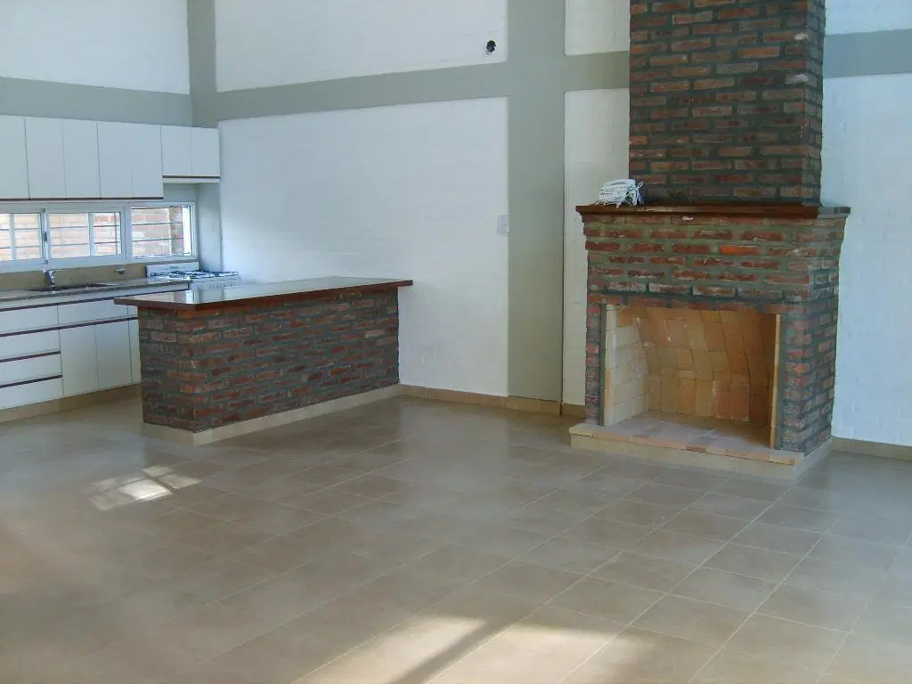 alquiler casa dos dormitorios con pileta funes los pinos 2400 3