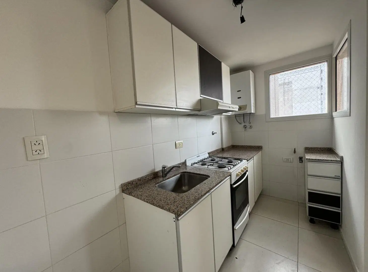 Departamento en alquiler 1 dormitorio ov. lagos 918 piso 6 al frente 3