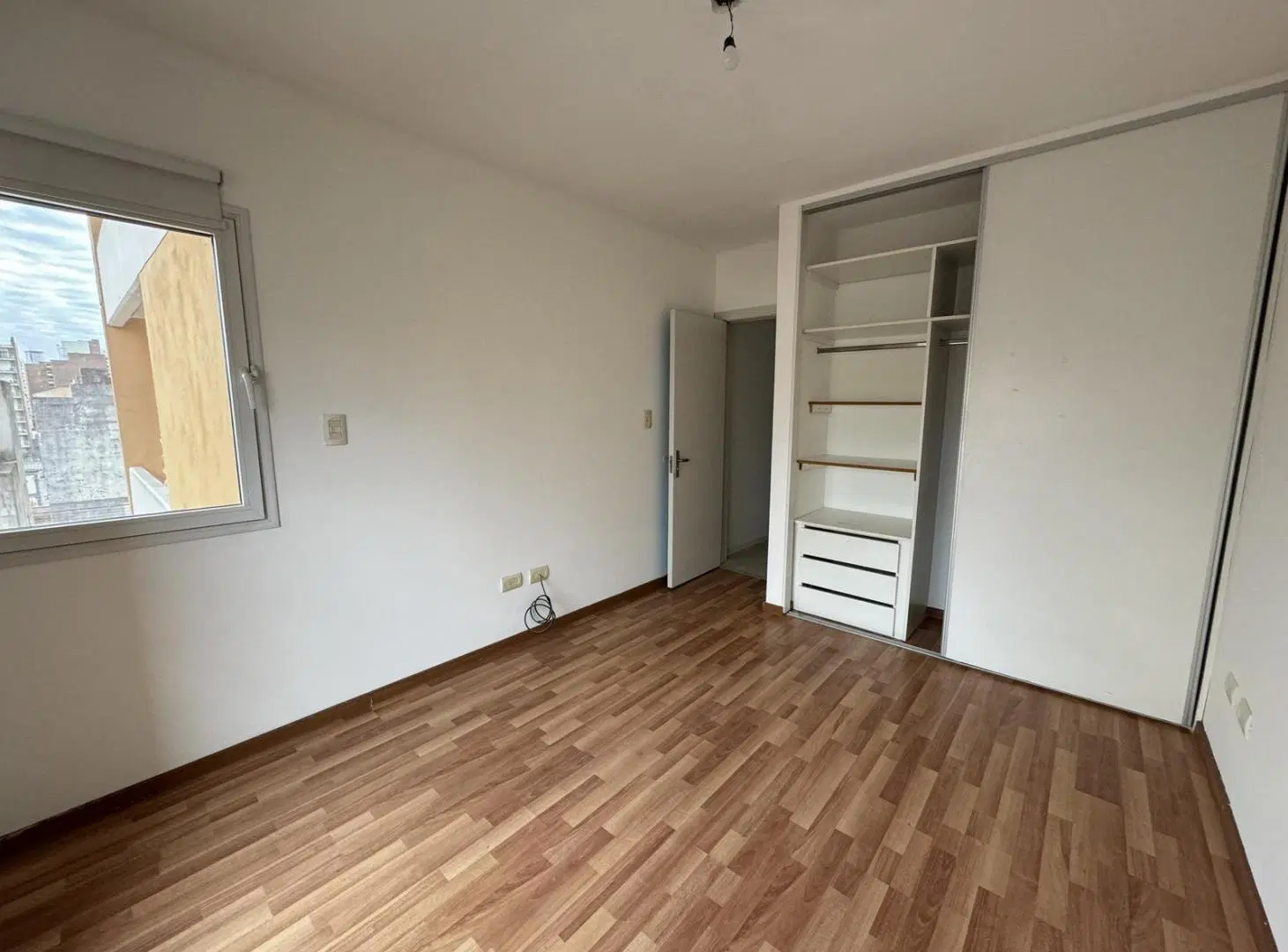 Departamento en alquiler 1 dormitorio ov. lagos 918 piso 6 al frente 4