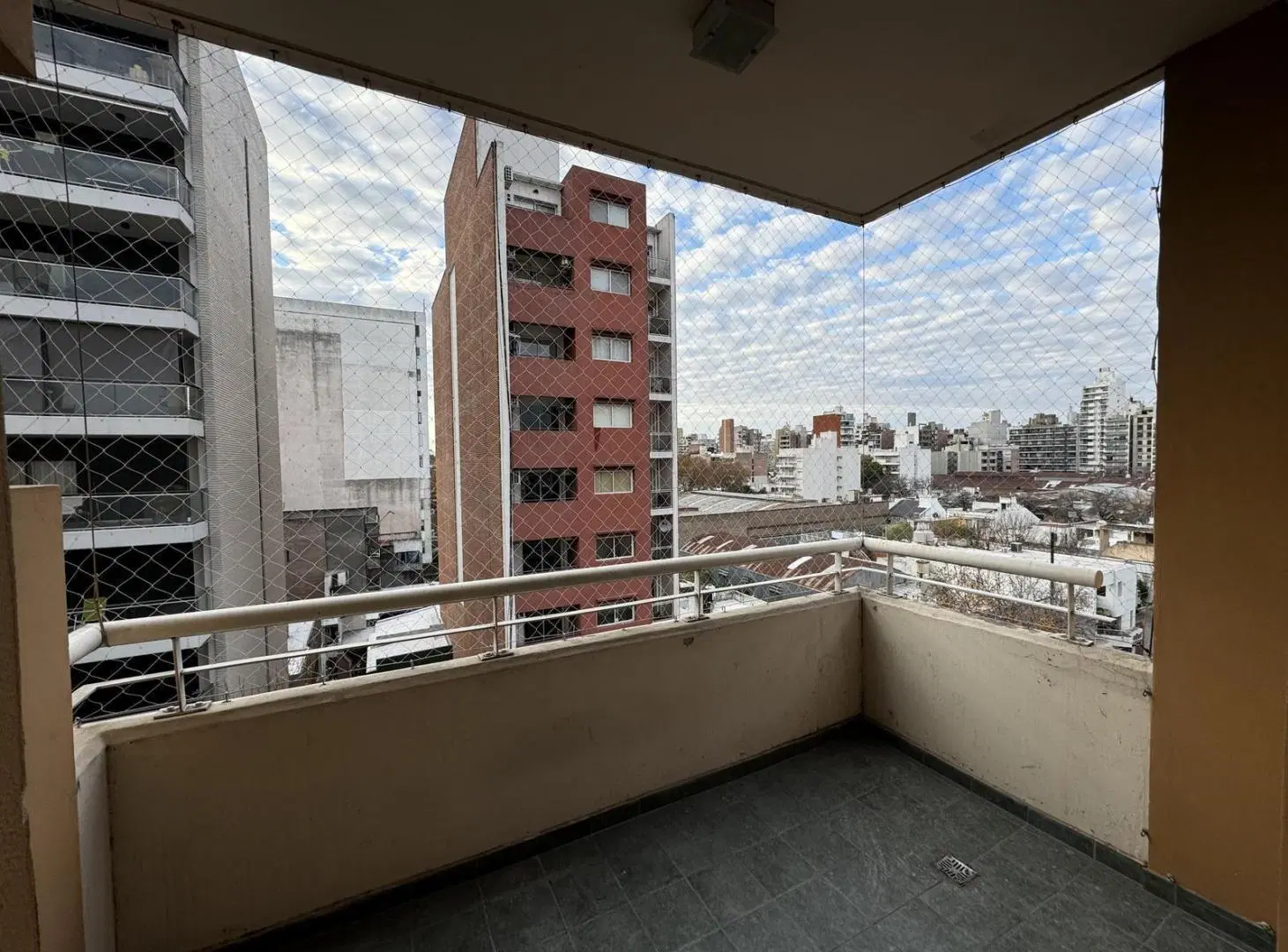 Departamento en alquiler 1 dormitorio ov. lagos 918 piso 6 al frente 1