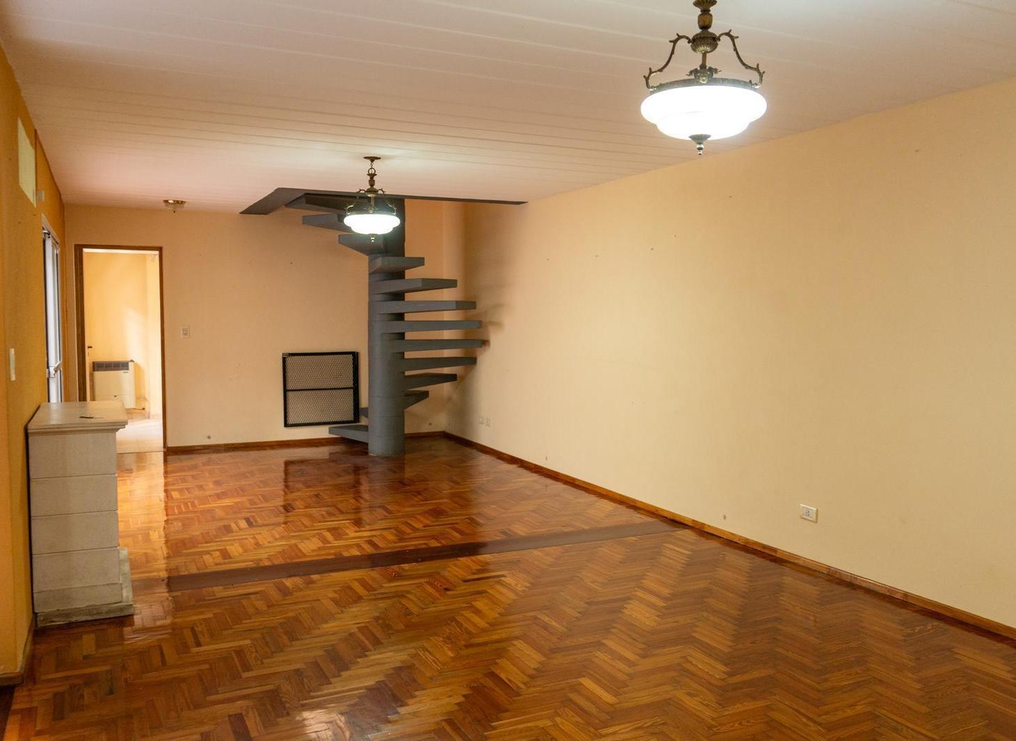 Foto de alquiler casa en planta baja con cochera dos dormitorios pileta y, imagen 1