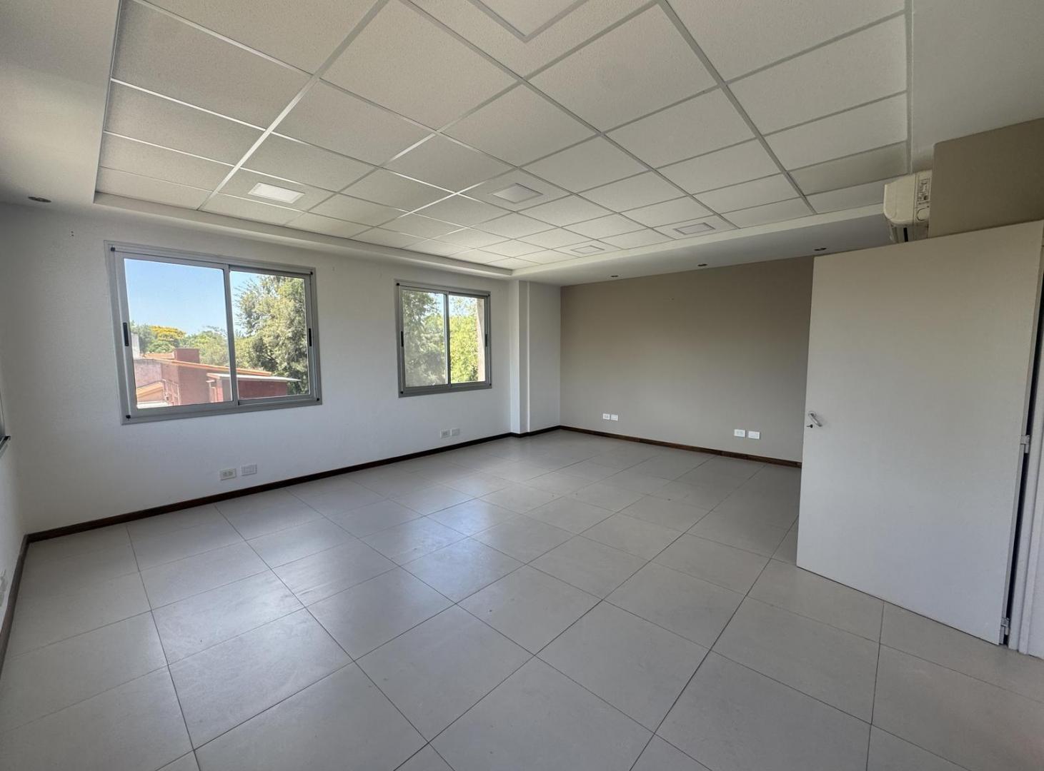 Foto de Alquiler Fisherton oficina de 60m2 disposicion contrafrente jj passo, imagen 1