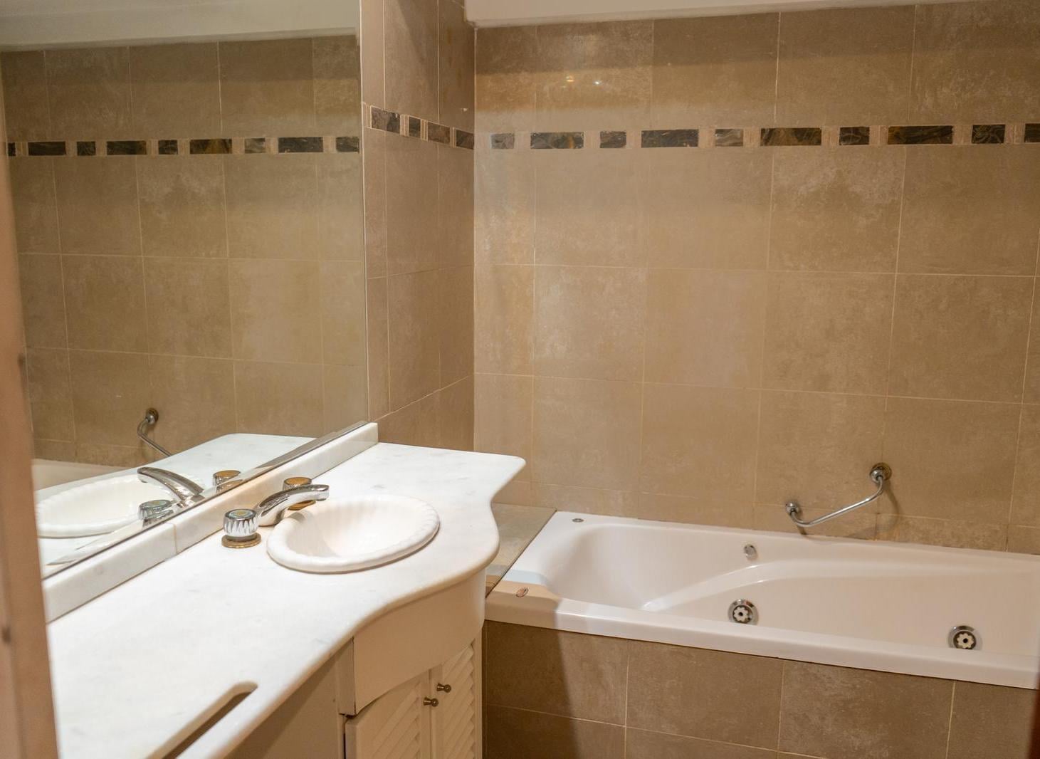 Foto de Departamento 3 dormitorios piso exclusivo con patio en venta - 1ro de, imagen 2