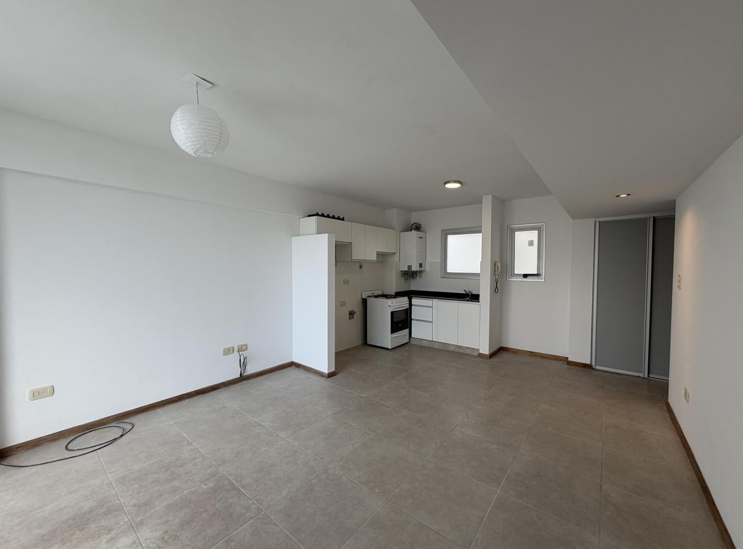Foto de alquiler monoambiente al frente con balcon terraza y ventilacion, imagen 5