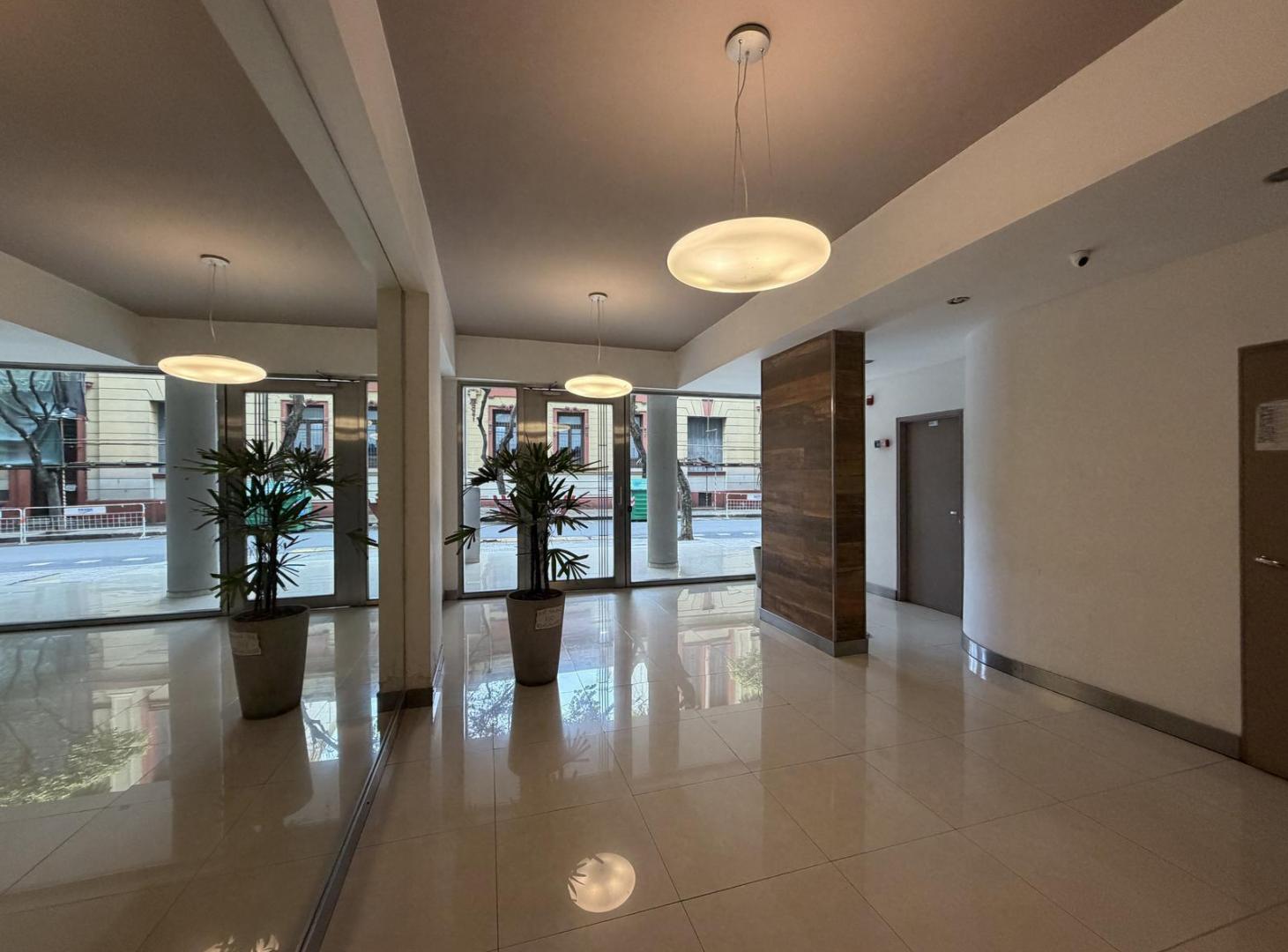 Foto de alquiler monoambiente al frente con balcon terraza y ventilacion, imagen 4