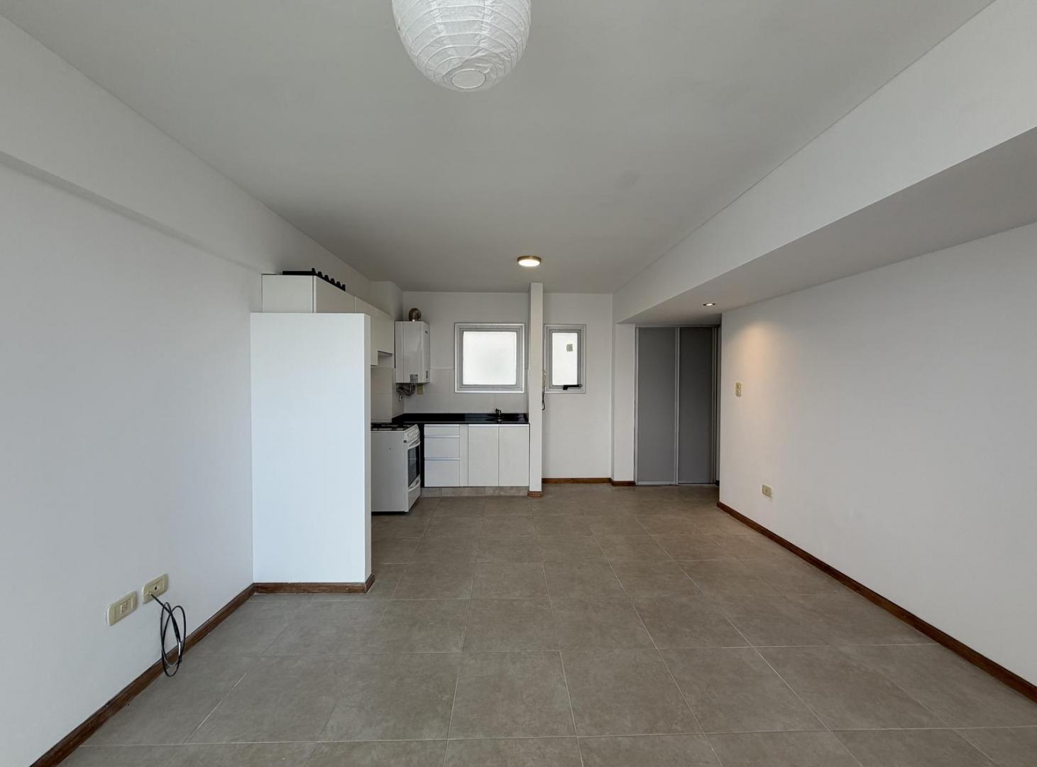 Foto de alquiler monoambiente al frente con balcon terraza y ventilacion, imagen 3