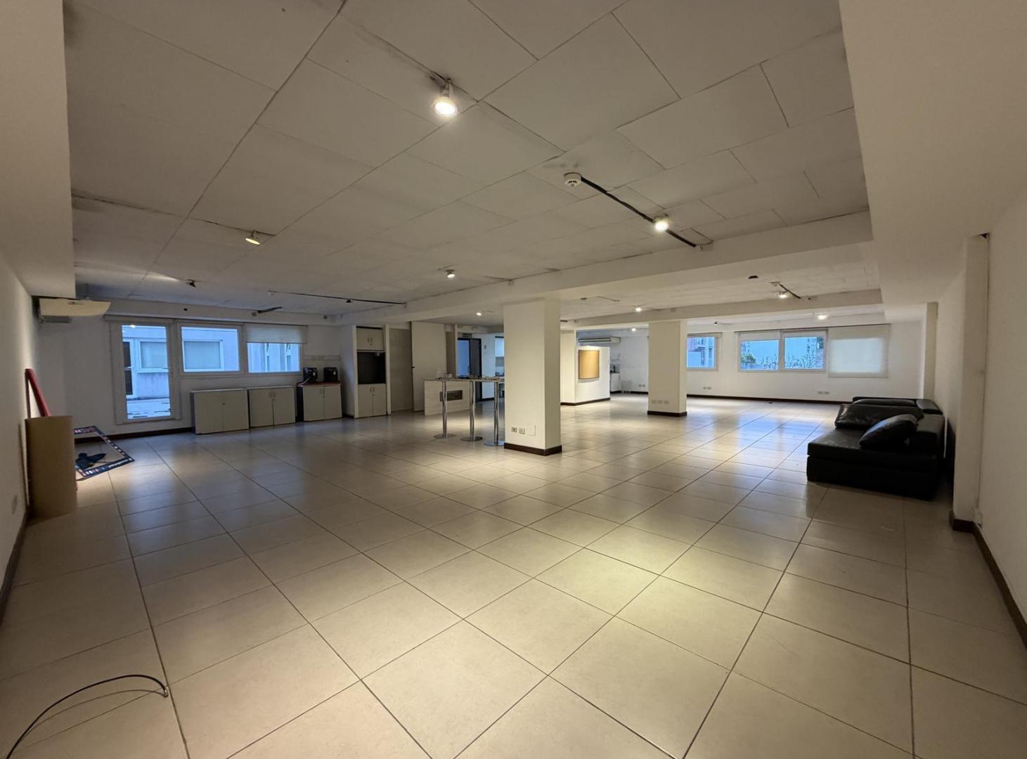 Foto de Alquiler oficina urquiza 2284 semipiso 165 m2 contrafrente muy buen, imagen 1