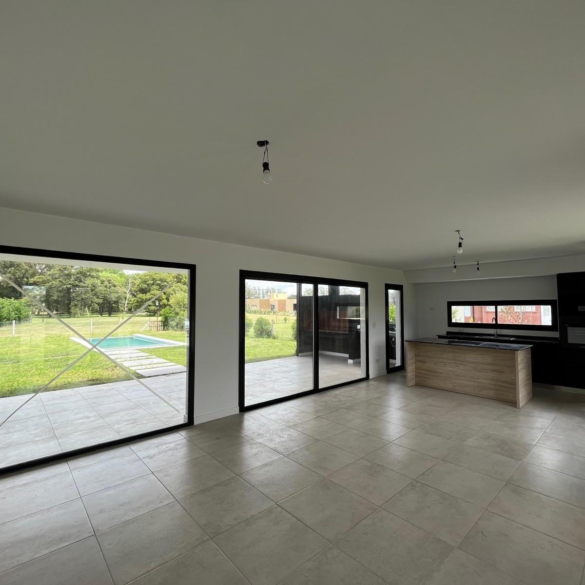 Chalet Premium, Todo en Plata Baja con Quincho, Pileta y Parque. 5