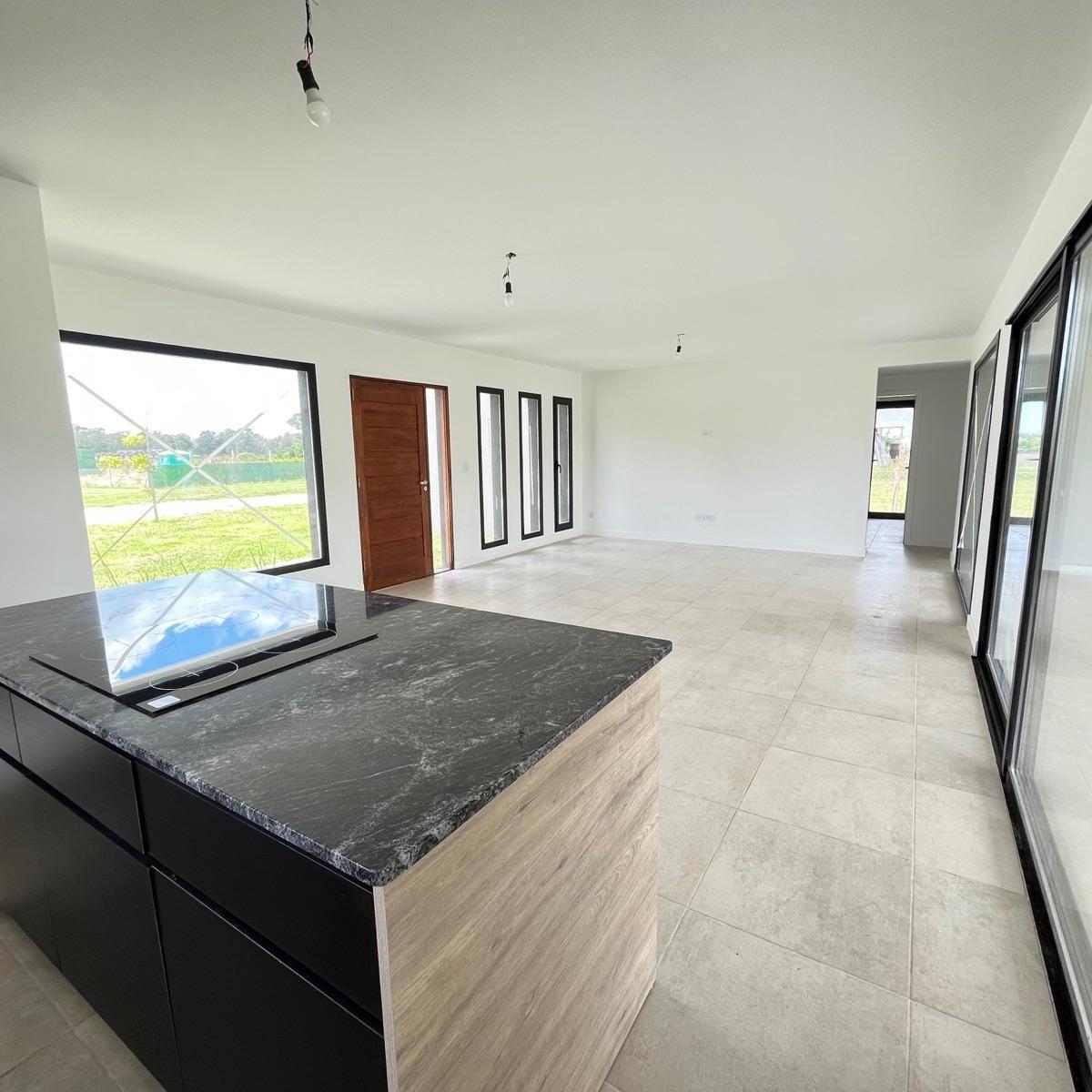 Chalet Premium, Todo en Plata Baja con Quincho, Pileta y Parque. 3