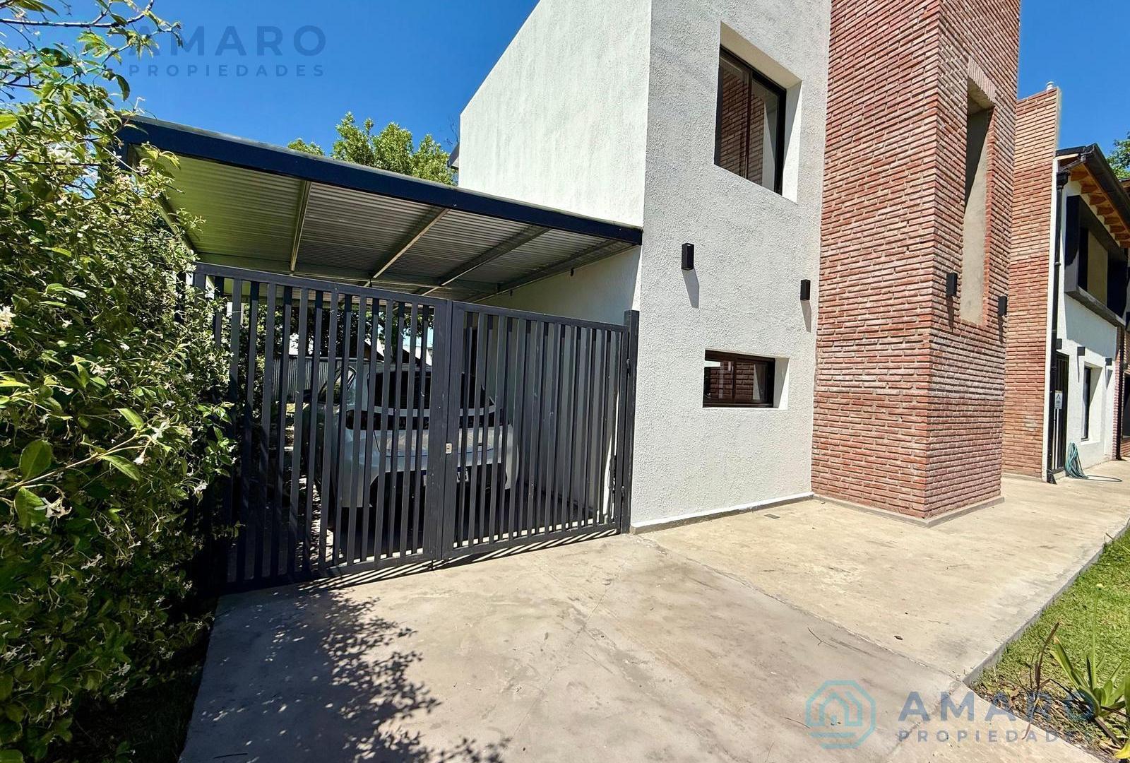 Venta · Casa · 2 Dormitorios · Cochera · Piscina · Paseo La Tradición · Funes
