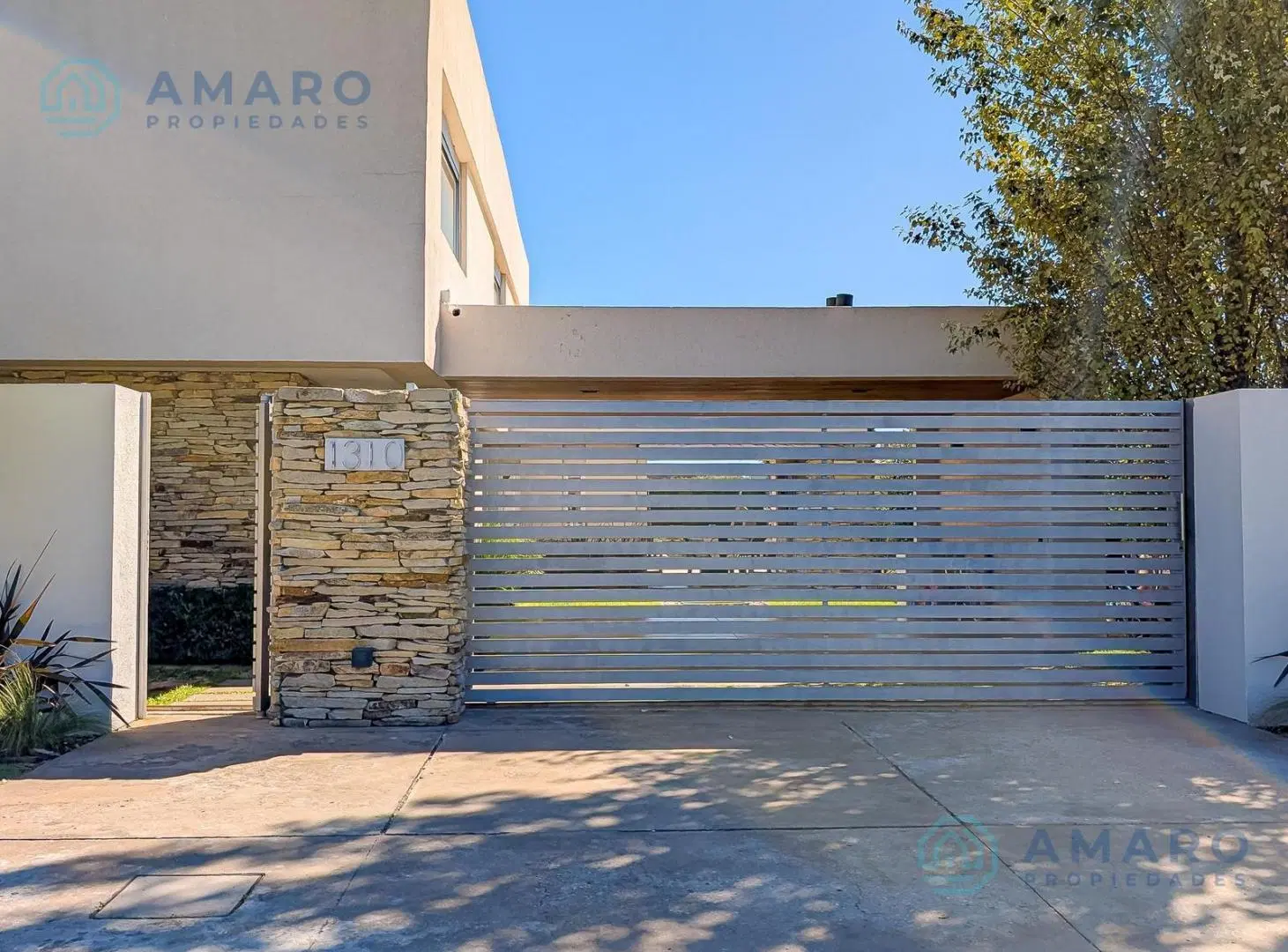 VENTA · CASA · 4 DORMITORIOS · QUINCHO · PISCINA · APTA CREDITO · FUNES 5