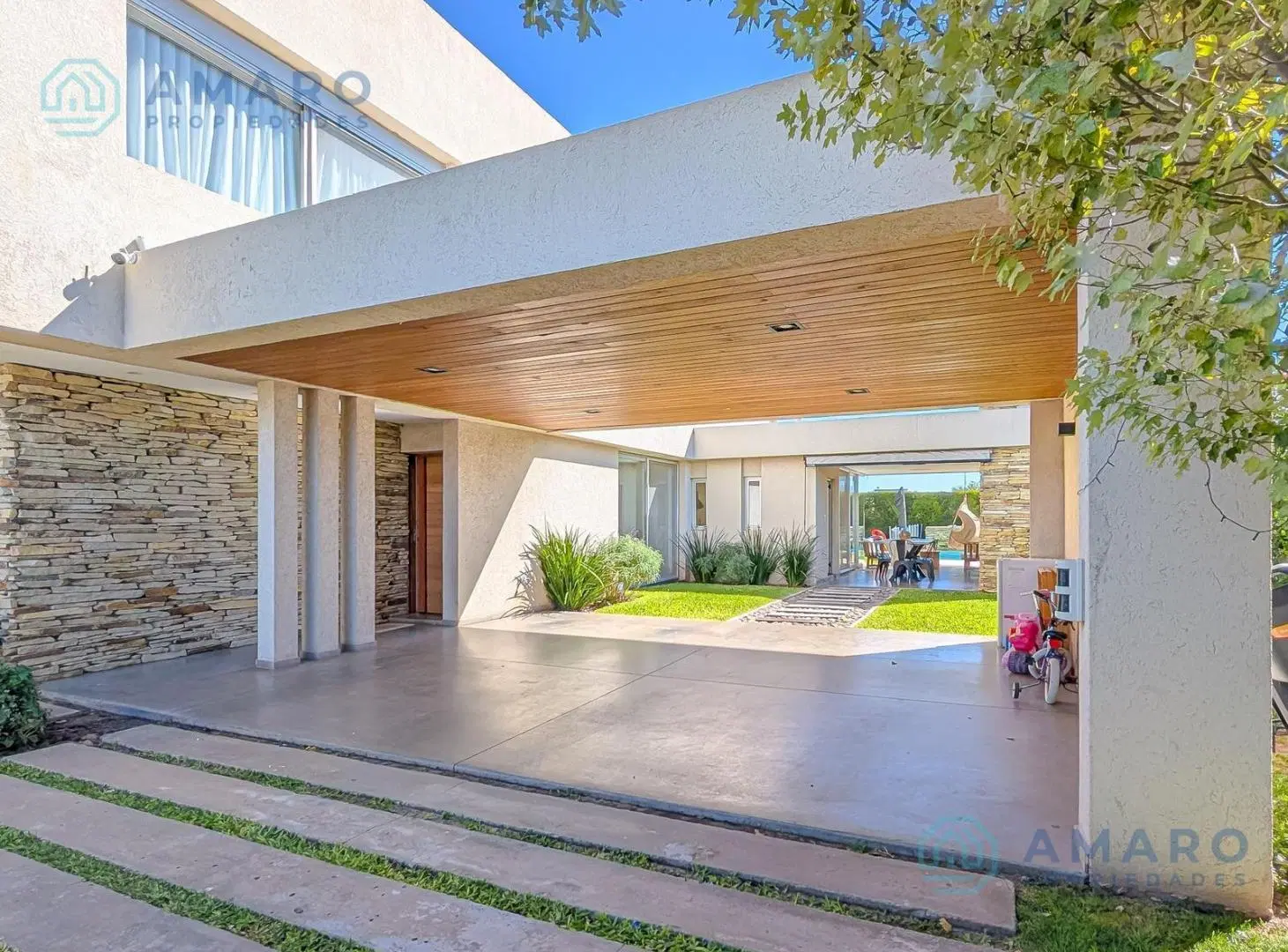 VENTA · CASA · 4 DORMITORIOS · QUINCHO · PISCINA · APTA CREDITO · FUNES 4