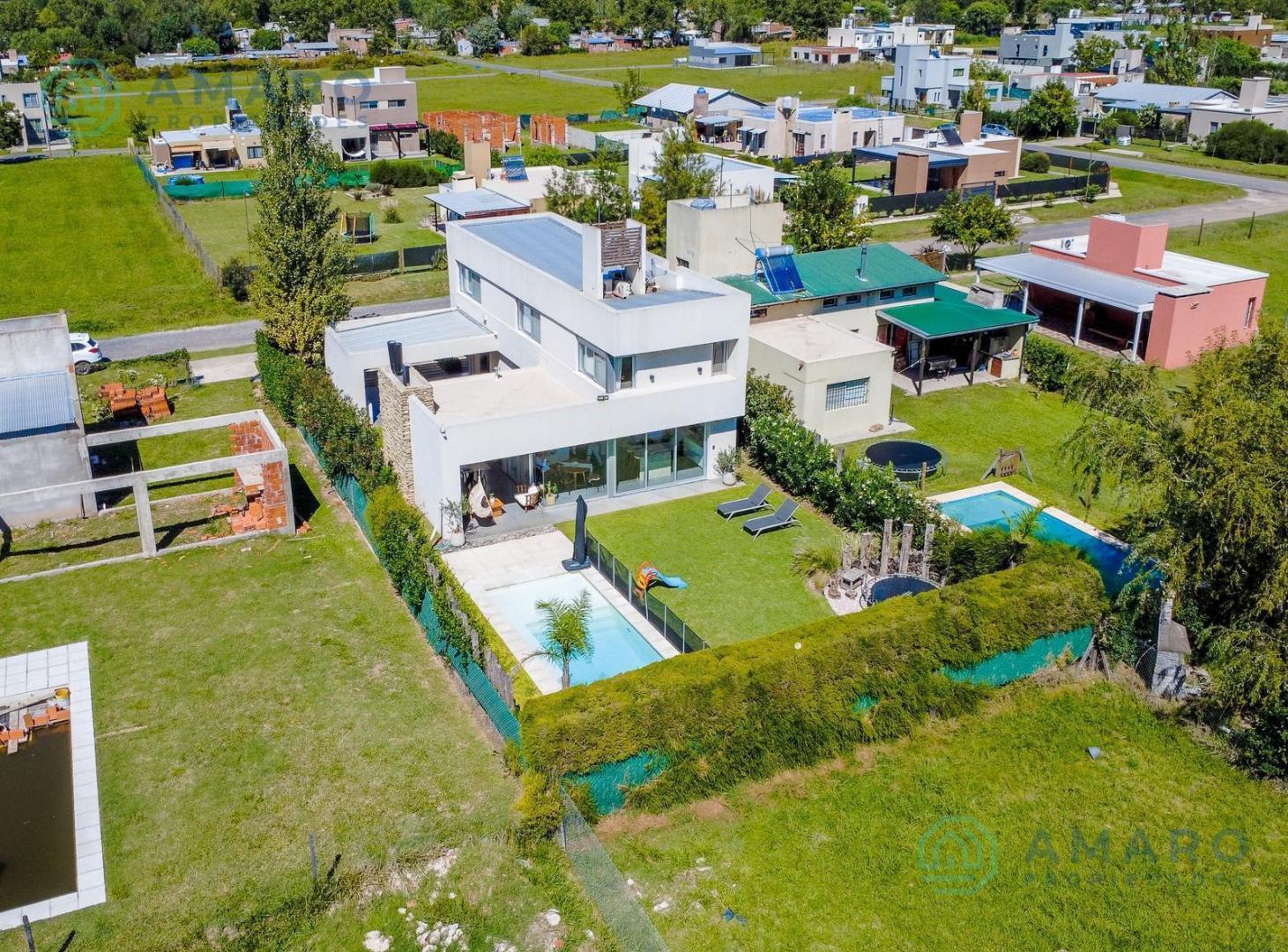 VENTA · CASA · 4 DORMITORIOS · QUINCHO · PISCINA · APTA CREDITO · FUNES