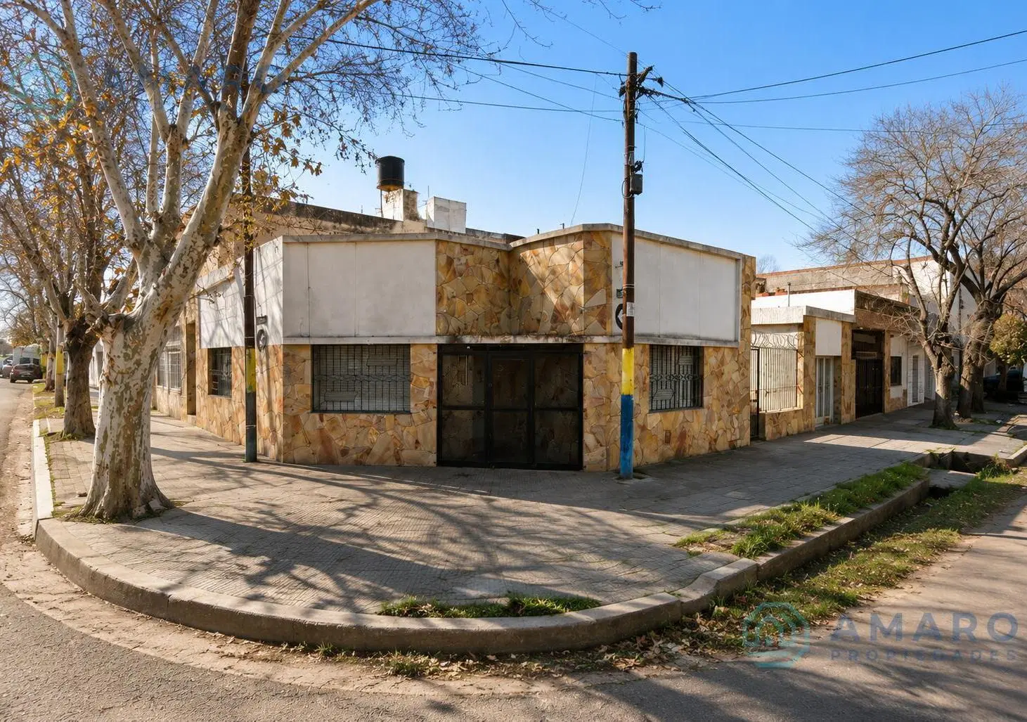 ·VENTA · CASA · 2 DORMITORIOS · PATIO · COCHERA · TRIANGULO 8