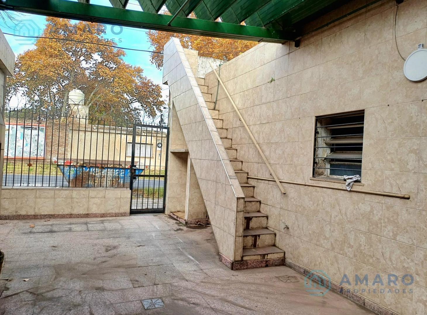 ·VENTA · CASA · 2 DORMITORIOS · PATIO · COCHERA · TRIANGULO