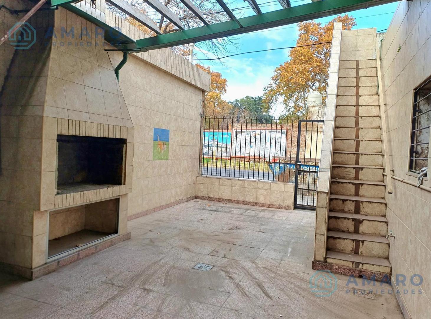 ·VENTA · CASA · 2 DORMITORIOS · PATIO · COCHERA · TRIANGULO