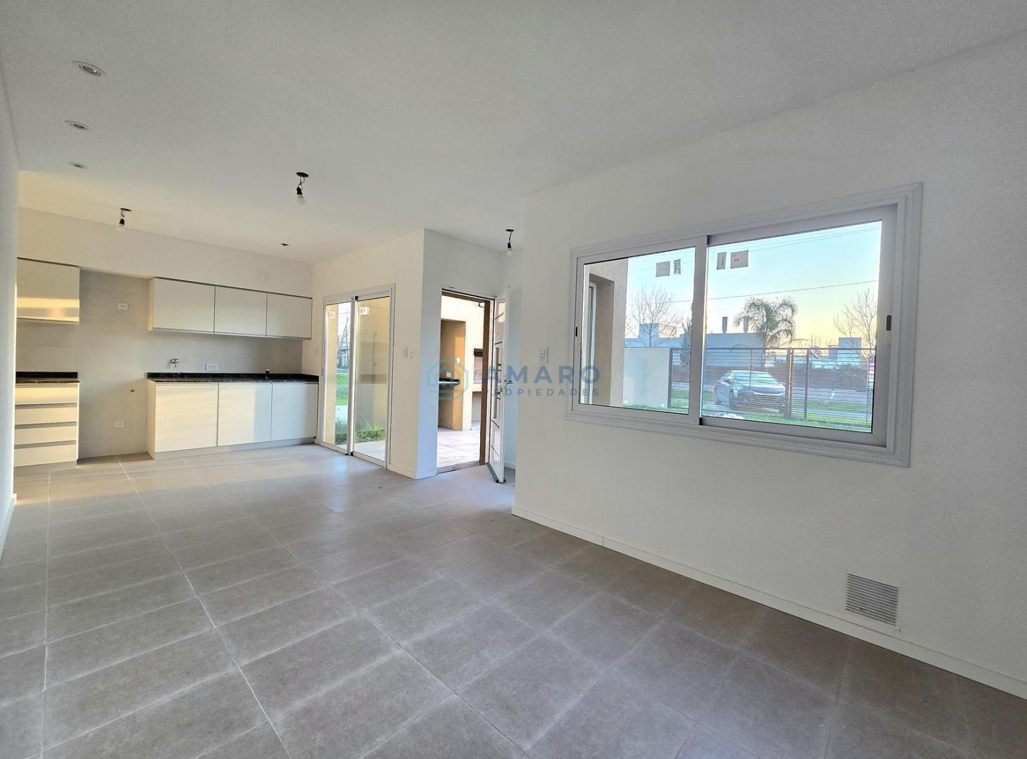 Foto de VENTA · DUPLEX · DOS DORMITORIOS · JARDÍN · PARRILLERO · TIERRA DE, imagen 1