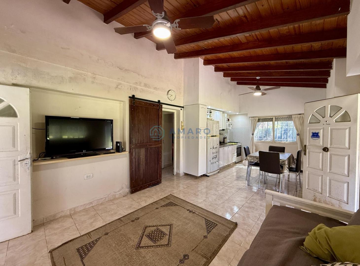 Foto de VENTA · CASA · DOS DORMITORIOS · GALERIA · QUINCHO · AMPLIO JARDÍN ·, imagen 3