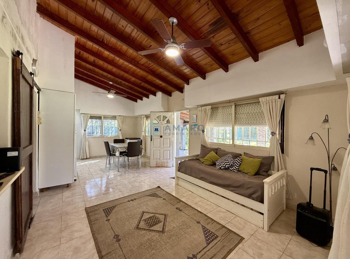 Foto de VENTA · CASA · DOS DORMITORIOS · GALERIA · QUINCHO · AMPLIO JARDÍN ·, imagen 2