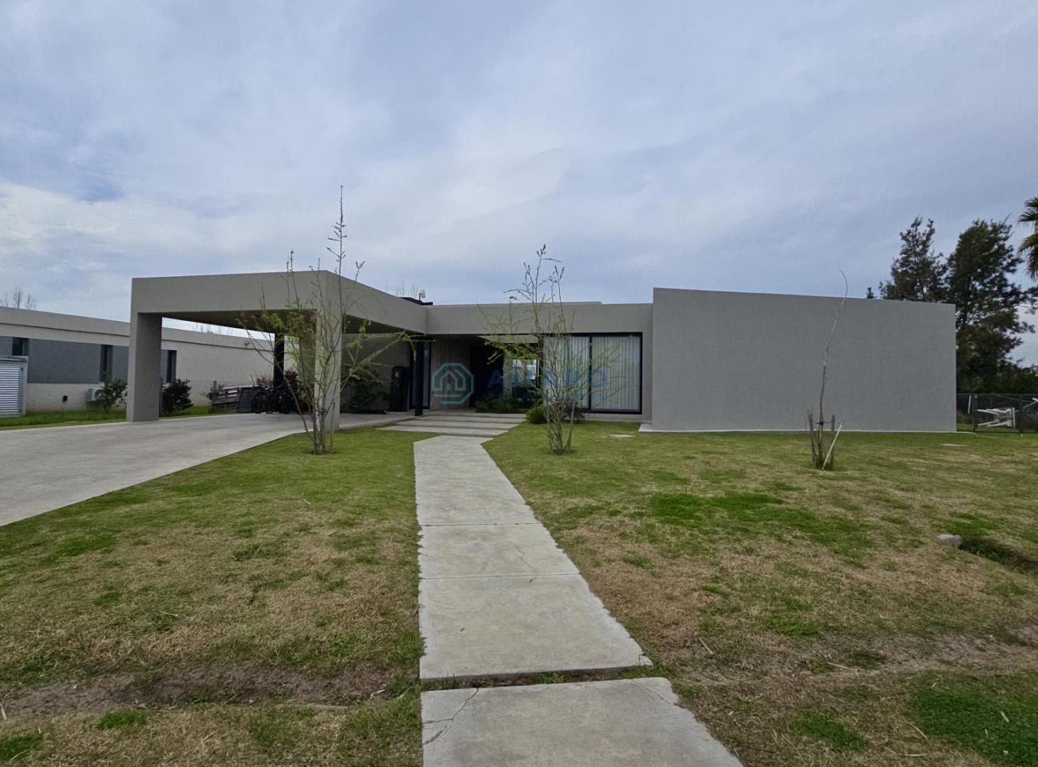 Foto de VENTA · CASA · 4 DORMITORIOS · JARDÍN · PISICINA · PUERTO ROLDÁN, imagen 1