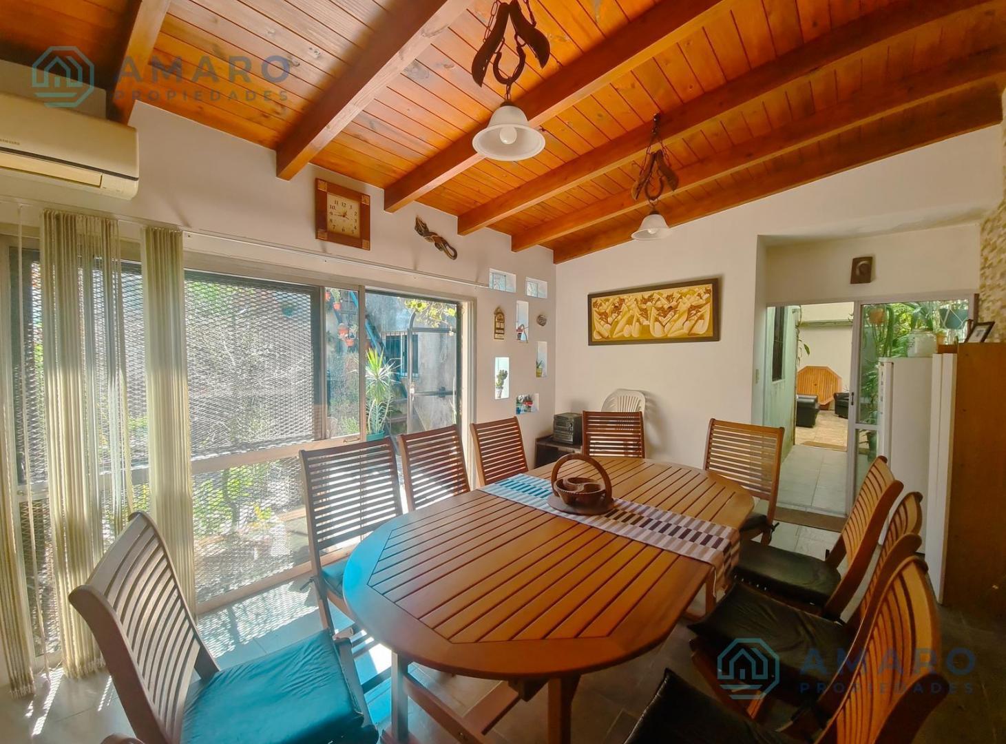 Foto de VENTA · CASA · 3 DORMITORIOS · COCHERA · PATIO · QUINCHO, imagen 1