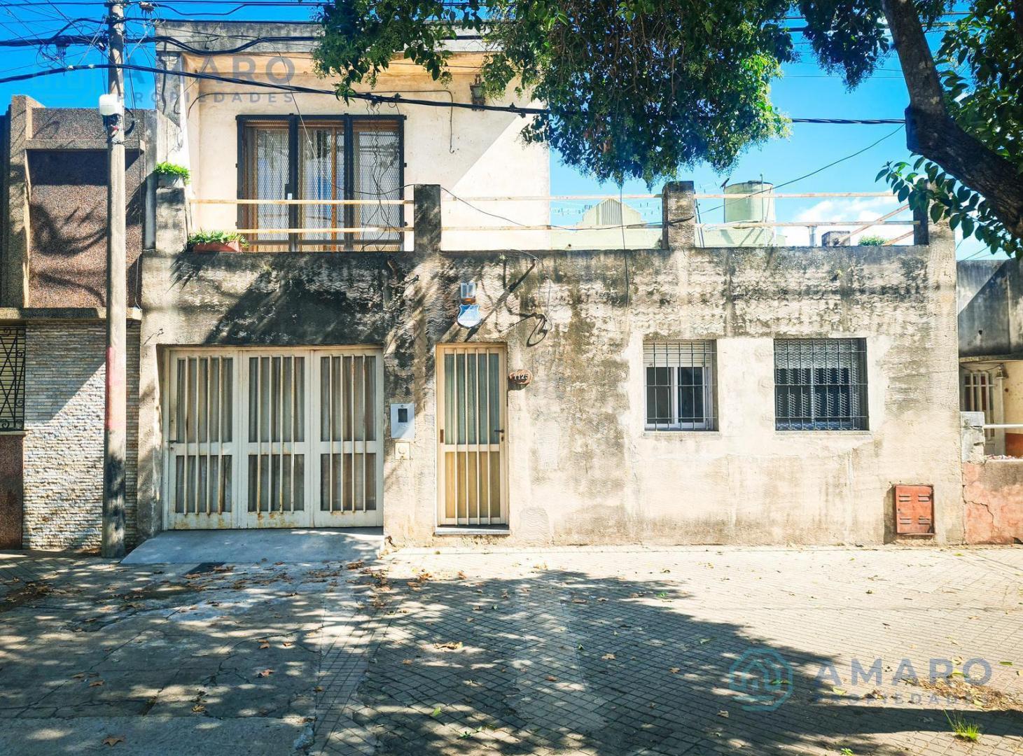 Foto de VENTA · CASA · 3 DORMITORIOS · COCHERA · PATIO · QUINCHO, imagen 2